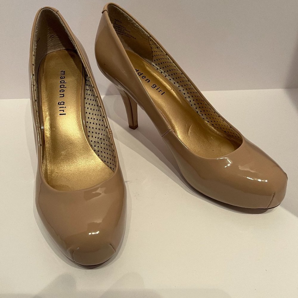 Madden Girl Getta Style Color Nude Closed Toe Heel size 8